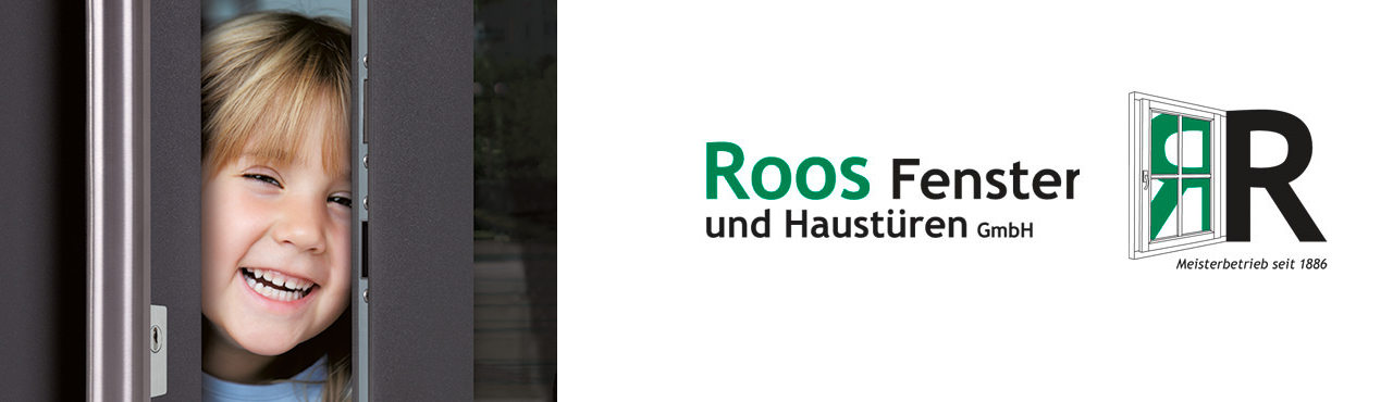 Headerbild mit Kind, das durch geöffnete Tür schaut und Logo der Roos Fenster und Haustüren GmbH